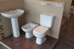 ARENALES. Pisos y revestimientos. Sanitarios