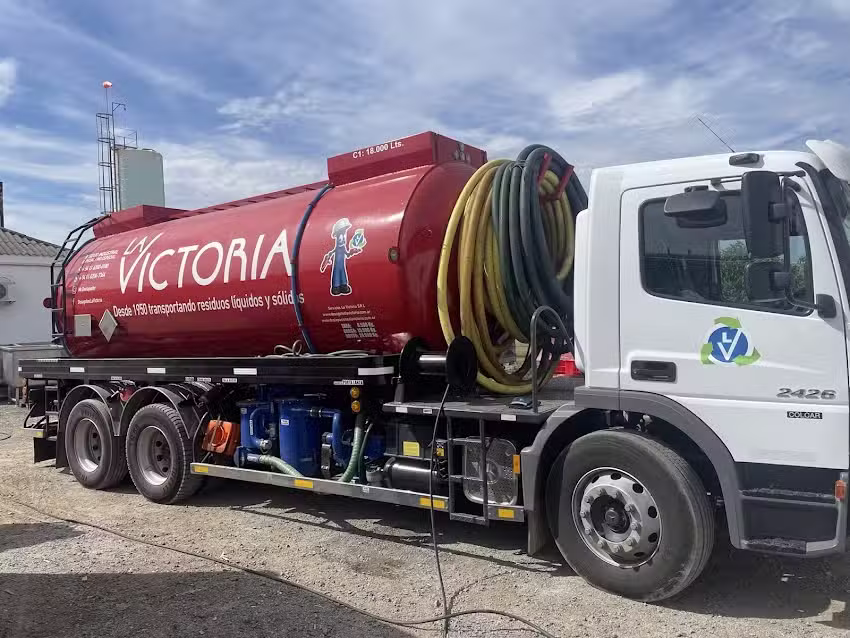 Destapaciones La Victoria &ndash; Desobstrucci&oacute;n Industrial y Limpieza de Ca&ntilde;er&iacute;as/Destapaciones con Camiones/Cami&oacute;n Desobstructor.