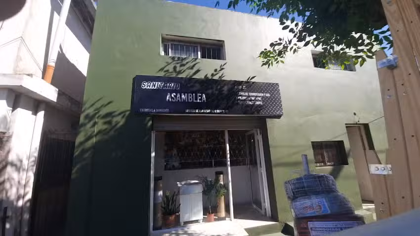 Sanitario y venta de materiales &ldquo;Asamblea&rdquo;