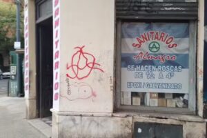 Sanitarios La Plaza S.R.L.