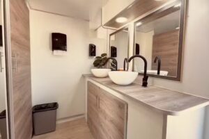 Velvet Ba&ntilde;os Vip